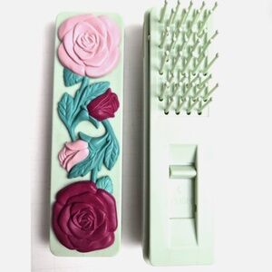 Retro rose detailed plastic compact brush with mirror, good condition